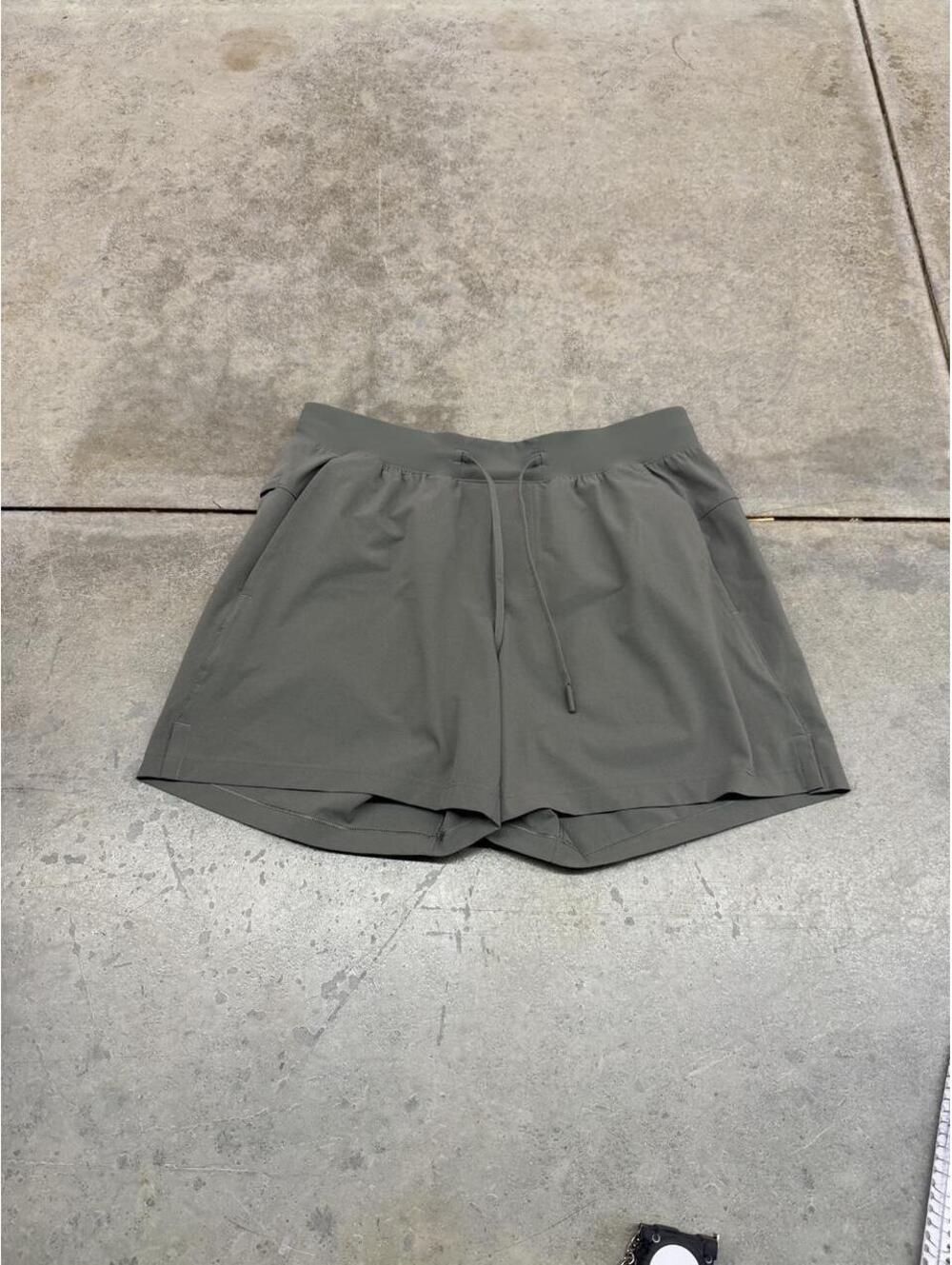 lululemon stroll at sundown olive green gym shorts size medium WOMENS